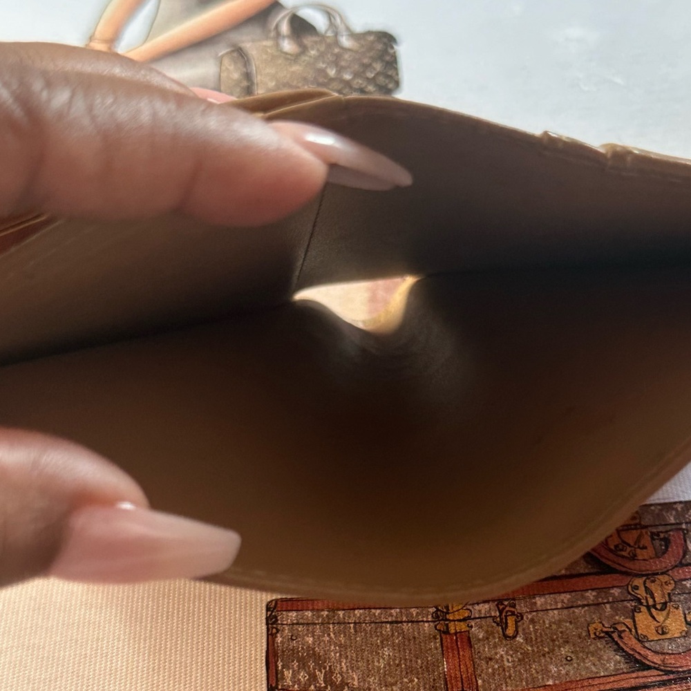 Louis Vuitton verni Kiss lock wallet - Picture 9 of 11